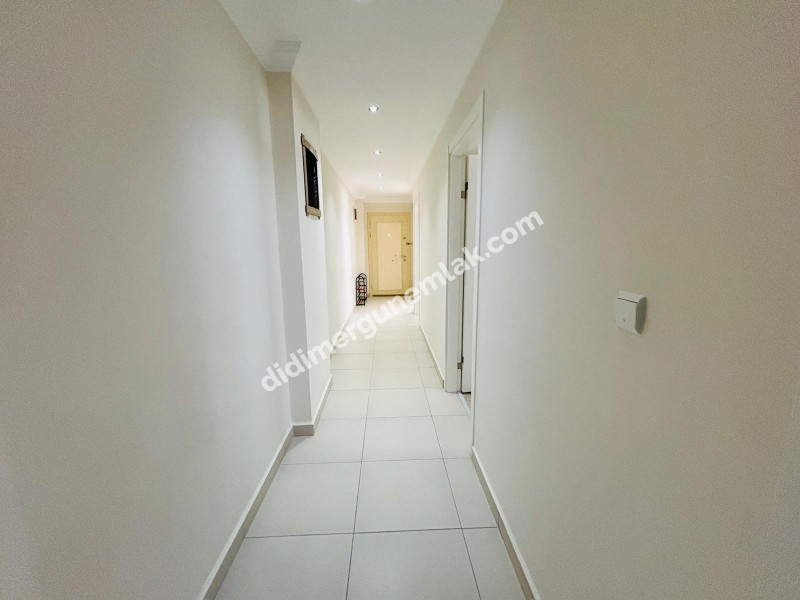 HİSAR MAHALLESİ'NDE 7/24 GÜVENLİKLİ, HAVUZLU SİTEDE GENİŞ BALKONLU EŞYALI SATILIK 2+1 DAİRE