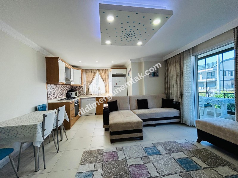 HİSAR MAHALLESİ'NDE 7/24 GÜVENLİKLİ, HAVUZLU SİTEDE GENİŞ BALKONLU EŞYALI SATILIK 2+1 DAİRE