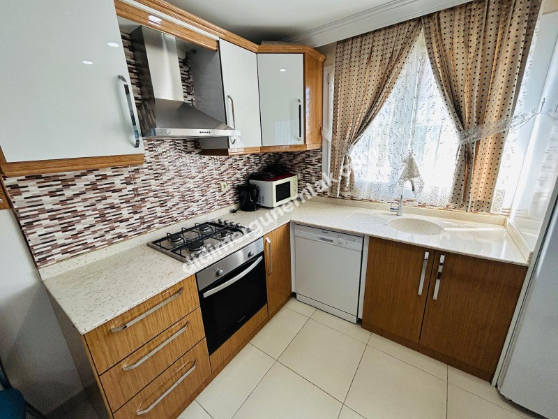 HİSAR MAHALLESİ'NDE 7/24 GÜVENLİKLİ, HAVUZLU SİTEDE GENİŞ BALKONLU EŞYALI SATILIK 2+1 DAİRE