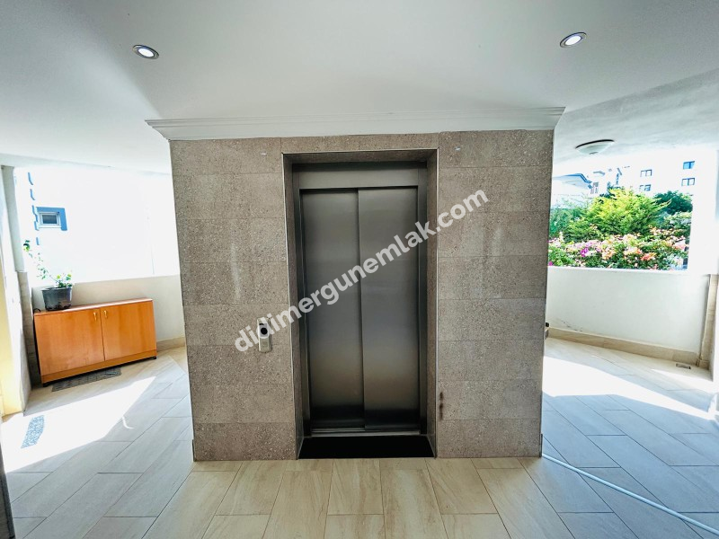 HİSAR MAHALLESİ'NDE 7/24 GÜVENLİKLİ, HAVUZLU SİTEDE GENİŞ BALKONLU EŞYALI SATILIK 2+1 DAİRE