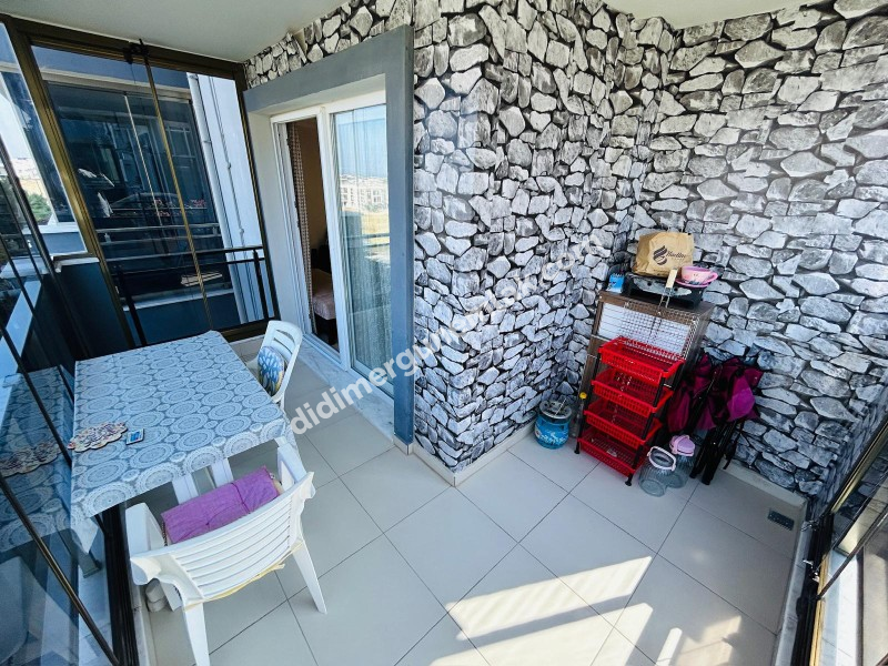 HİSAR MAHALLESİ'NDE 7/24 GÜVENLİKLİ, HAVUZLU SİTEDE GENİŞ BALKONLU EŞYALI SATILIK 2+1 DAİRE