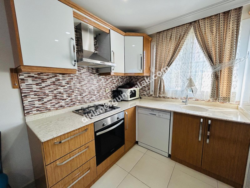 HİSAR MAHALLESİ'NDE 7/24 GÜVENLİKLİ, HAVUZLU SİTEDE GENİŞ BALKONLU EŞYALI SATILIK 2+1 DAİRE