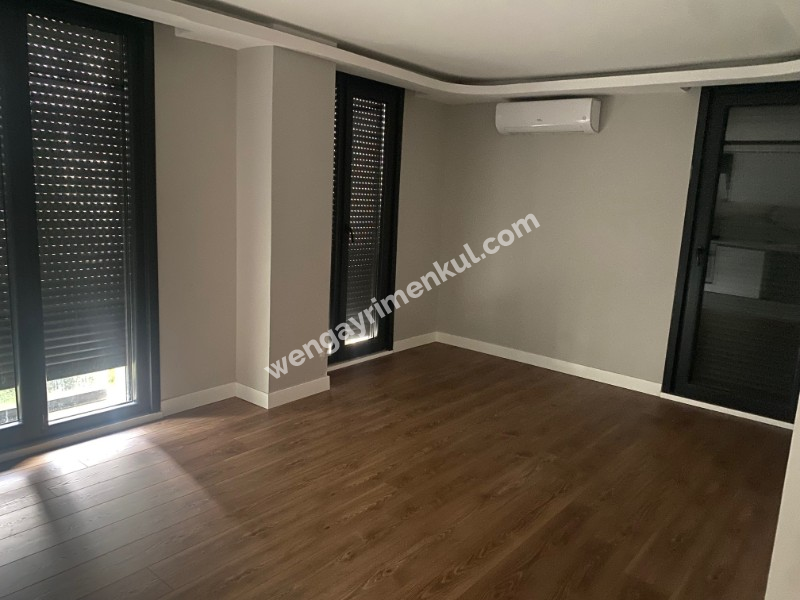 ÜSKÜDAR BAHÇELİEVLER'DE 2+1 TEMİZ DAİRE