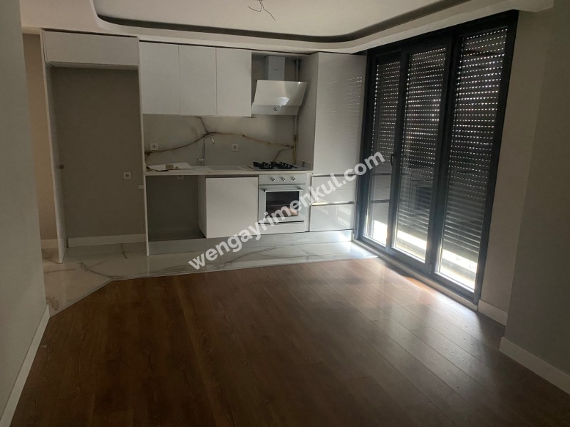 ÜSKÜDAR BAHÇELİEVLER'DE 2+1 TEMİZ DAİRE
