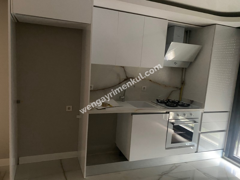 ÜSKÜDAR BAHÇELİEVLER'DE 2+1 TEMİZ DAİRE