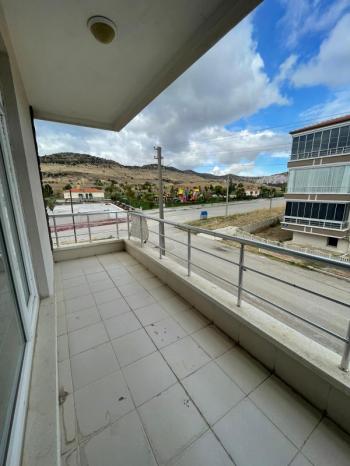 AFYON ÜÇOK EMLAKTAN KANLICA MAH KİRALIK 3+1 ARAKAT BAKIMLI DAİRE