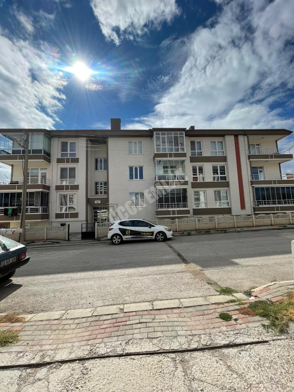 AFYON ÜÇOK EMLAKTAN KANLICA MAH KİRALIK 3+1 ARAKAT BAKIMLI DAİRE