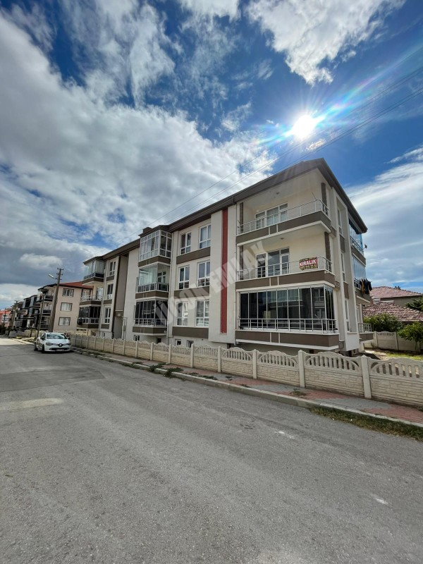 AFYON ÜÇOK EMLAKTAN KANLICA MAH KİRALIK 3+1 ARAKAT BAKIMLI DAİRE