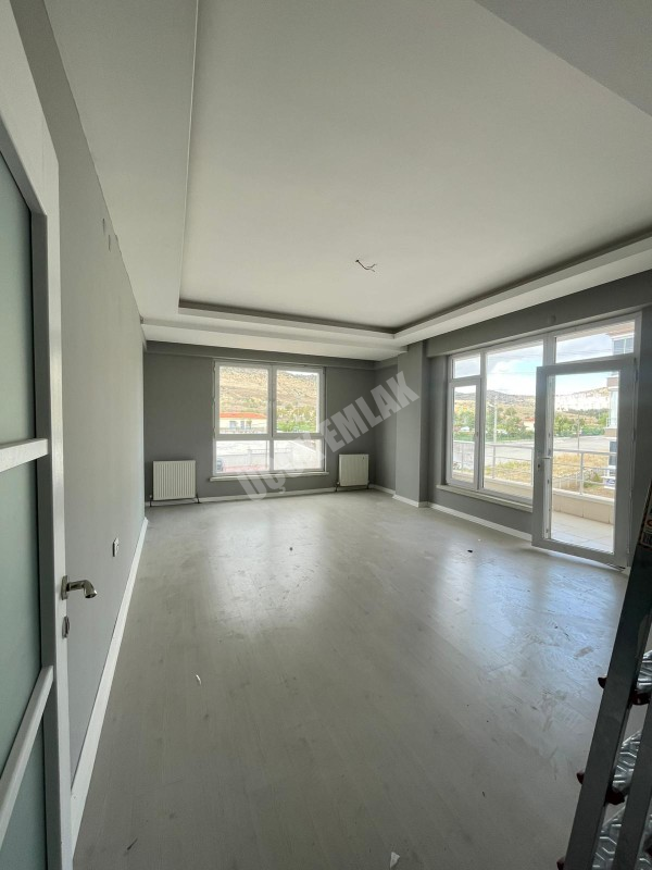 AFYON ÜÇOK EMLAKTAN KANLICA MAH KİRALIK 3+1 ARAKAT BAKIMLI DAİRE