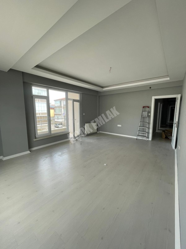 AFYON ÜÇOK EMLAKTAN KANLICA MAH KİRALIK 3+1 ARAKAT BAKIMLI DAİRE