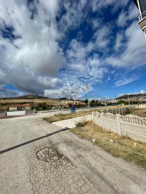 AFYON ÜÇOK EMLAKTAN KANLICA MAH KİRALIK 3+1 ARAKAT BAKIMLI DAİRE