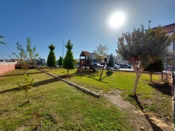 DİDİM ÇAMLIK MAHALLESİ’NDE,EŞYALI, HAVUZ CEPHELİ, DENİZE YÜRÜME MESAFESİNDE SATILIK 2+1 DAİRE