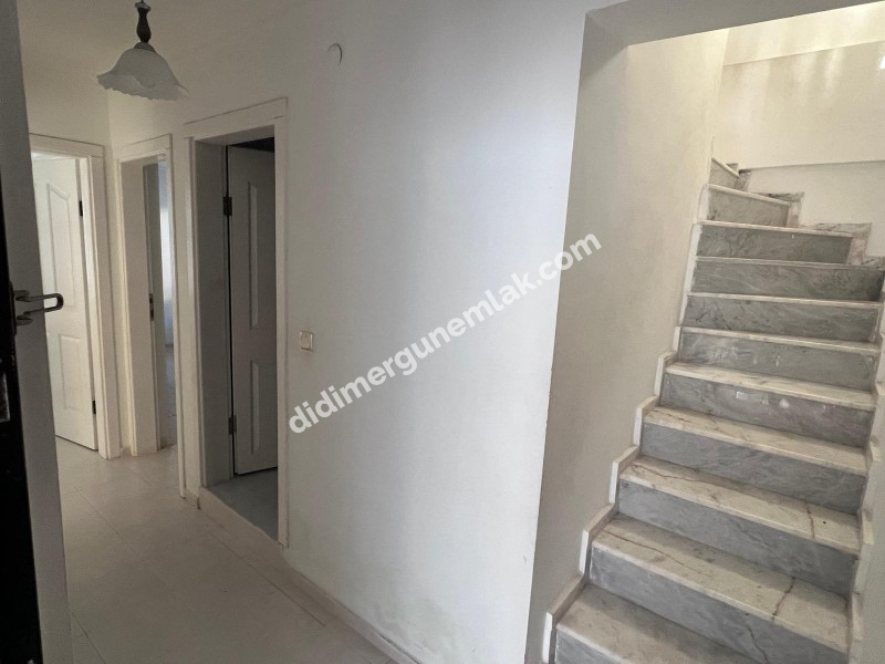 DİDİM ALTINKUM MAHALLESİNDE DENİZE YÜRÜME MESAFESİNDE GENİŞ TERASLI EMSALLERİNE GÖRE UYGUN  3+1 SATILIK DUBLEKS