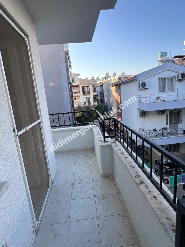 DİDİM ALTINKUM MAHALLESİNDE DENİZE YÜRÜME MESAFESİNDE GENİŞ TERASLI EMSALLERİNE GÖRE UYGUN  3+1 SATILIK DUBLEKS