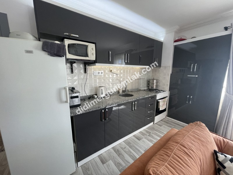 DİDİM ÇAMLIK MAHALLESİ’NDE,EŞYALI, HAVUZ CEPHELİ, DENİZE YÜRÜME MESAFESİNDE SATILIK 2+1 DAİRE