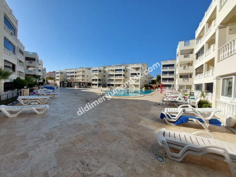 DİDİM ÇAMLIK MAHALLESİ’NDE,EŞYALI, HAVUZ CEPHELİ, DENİZE YÜRÜME MESAFESİNDE SATILIK 2+1 DAİRE