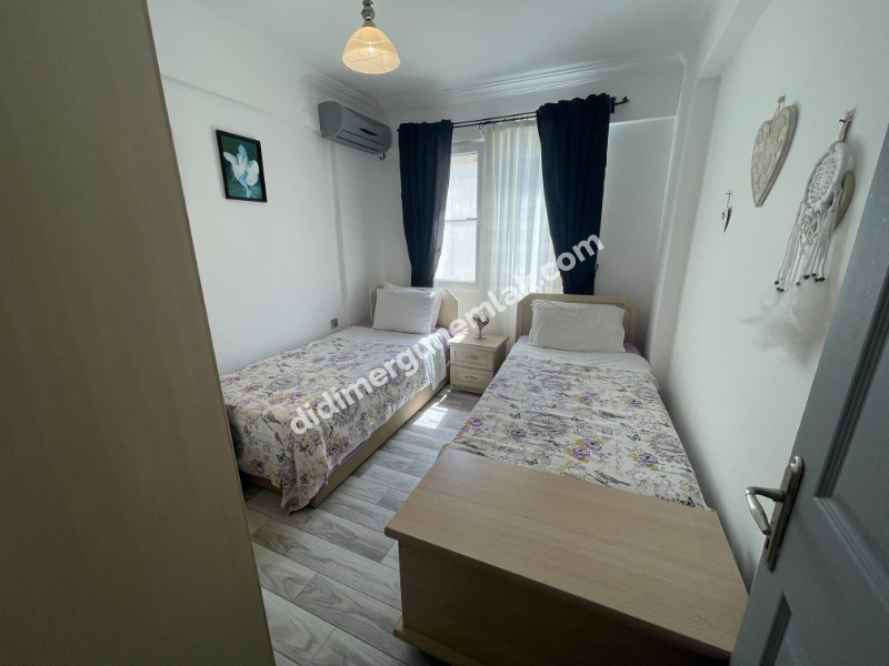 DİDİM ÇAMLIK MAHALLESİ’NDE,EŞYALI, HAVUZ CEPHELİ, DENİZE YÜRÜME MESAFESİNDE SATILIK 2+1 DAİRE