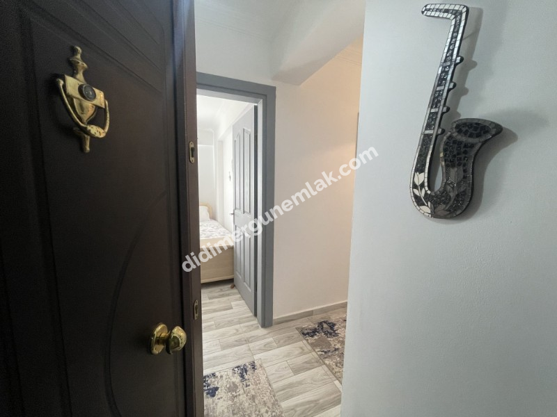 DİDİM ÇAMLIK MAHALLESİ’NDE,EŞYALI, HAVUZ CEPHELİ, DENİZE YÜRÜME MESAFESİNDE SATILIK 2+1 DAİRE
