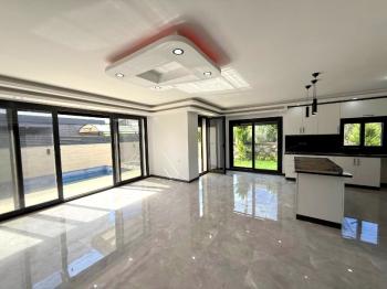 Didim'de Satılık 3+1 Yazlık Villa