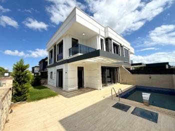 Didim'de Satılık 3+1 Yazlık Villa