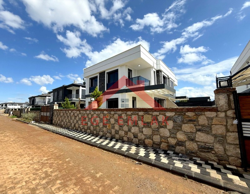 Didim'de Satılık 3+1 Yazlık Villa