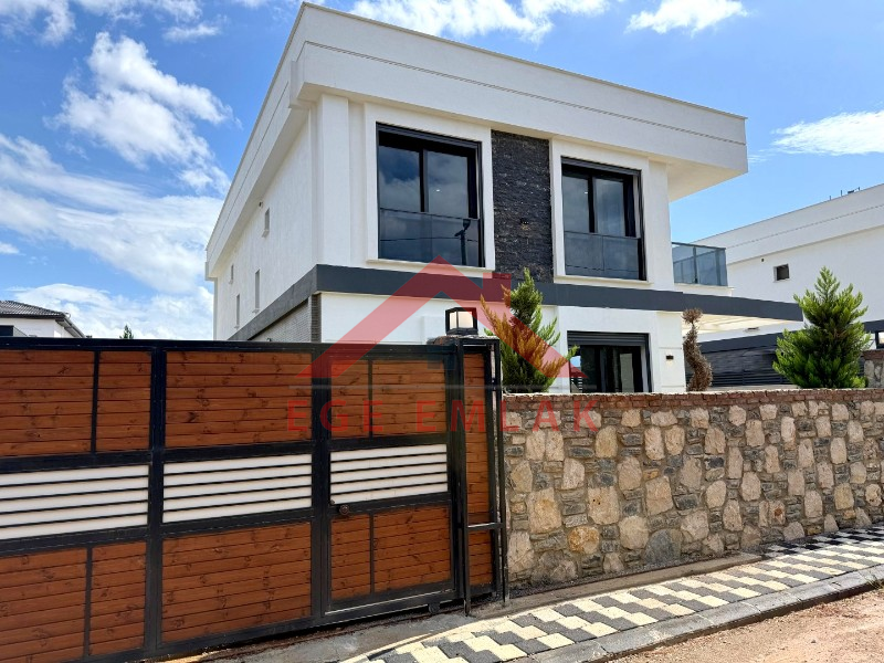 Didim'de Satılık 3+1 Yazlık Villa