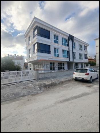 GÜVENAY - ÇORUM BAHÇELİEVLER MAH.CUMARTESİ PAZARI CİVARI  2+1 SATILIK DAİRE