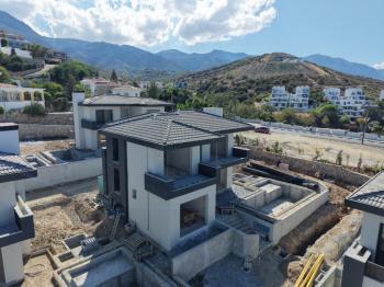 Kıbrıs Girne Alsancak Bölgesinde 380 M2 Arsa Alanı İçerisinde Satılık Lüks 4+1 Modern Mimari Villa 