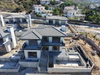 Kıbrıs Girne Alsancak Bölgesinde 380 M2 Arsa Alanı İçerisinde Satılık Lüks 4+1 Modern Mimari Villa 