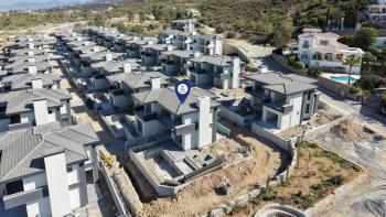 Kıbrıs Girne Alsancak Bölgesinde 380 M2 Arsa Alanı İçerisinde Satılık Lüks 4+1 Modern Mimari Villa 