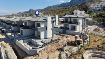 Kıbrıs Girne Alsancak Bölgesinde 380 M2 Arsa Alanı İçerisinde Satılık Lüks 4+1 Modern Mimari Villa 