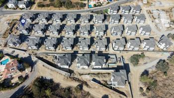 Kıbrıs Girne Alsancak Bölgesinde 380 M2 Arsa Alanı İçerisinde Satılık Lüks 4+1 Modern Mimari Villa 