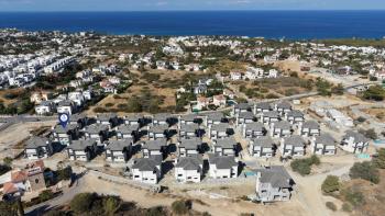 Kıbrıs Girne Alsancak Bölgesinde 380 M2 Arsa Alanı İçerisinde Satılık Lüks 4+1 Modern Mimari Villa 