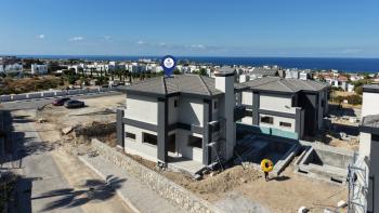 Kıbrıs Girne Alsancak Bölgesinde Alsancak Milli Parkına 500 Metre Mesafede 380 M2 Arsa Alanı İçerisinde Satılık Lüks 4+1  Villa