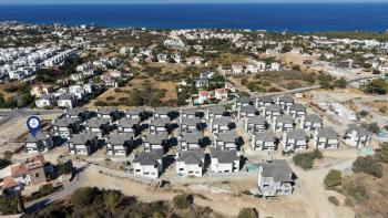 Kıbrıs Girne Alsancak Bölgesinde Alsancak Milli Parkına 500 Metre Mesafede 380 M2 Arsa Alanı İçerisinde Satılık Lüks 4+1  Villa