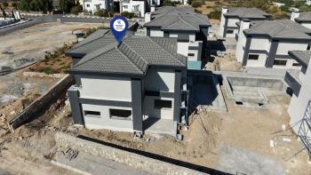 Kıbrıs Girne Alsancak Bölgesinde Alsancak Milli Parkına 500 Metre Mesafede 380 M2 Arsa Alanı İçerisinde Satılık Lüks 4+1  Villa