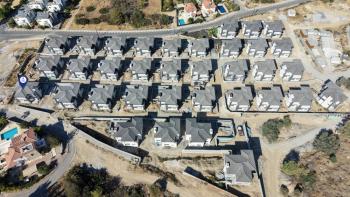 Kıbrıs Girne Alsancak Bölgesinde Alsancak Milli Parkına 500 Metre Mesafede 380 M2 Arsa Alanı İçerisinde Satılık Lüks 4+1  Villa