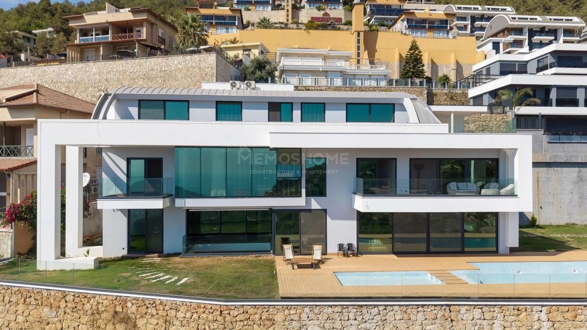 Luksusvilla med havutsikt