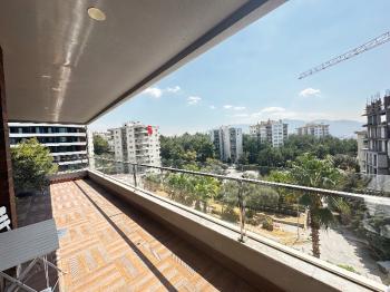 Evka3'te Bornova Koleji Yakını, LÜKS Daireler