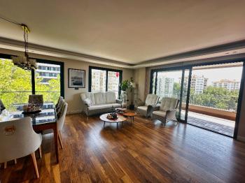 Evka3'te Bornova Koleji Yakını, LÜKS Daireler