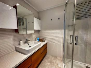 Evka3'te Bornova Koleji Yakını, LÜKS Daireler