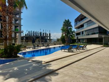 Evka3'te Bornova Koleji Yakını, LÜKS Daireler