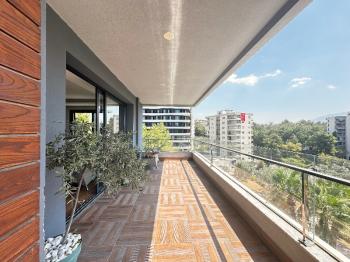 Evka3'te Bornova Koleji Yakını, LÜKS Daireler