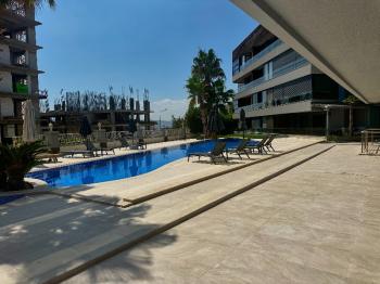 Evka3'te Bornova Koleji Yakını, LÜKS Daireler