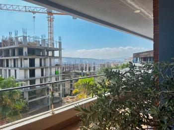 Evka3'te Bornova Koleji Yakını, LÜKS Daireler