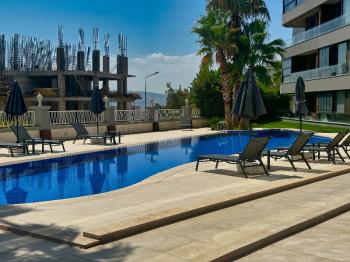 Evka3'te Bornova Koleji Yakını, LÜKS Daireler