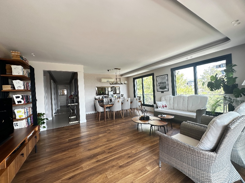 Evka3'te Bornova Koleji Yakını, LÜKS Daireler