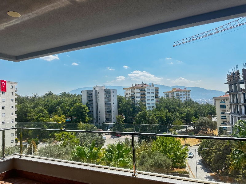 Evka3'te Bornova Koleji Yakını, LÜKS Daireler