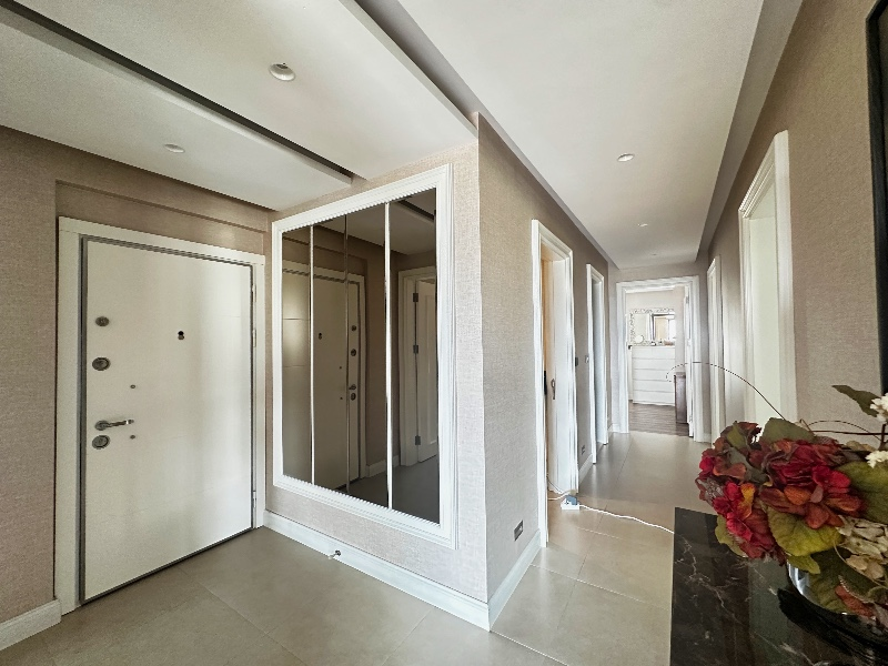 Evka3'te Bornova Koleji Yakını, LÜKS Daireler