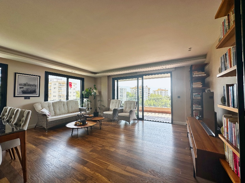 Evka3'te Bornova Koleji Yakını, LÜKS Daireler